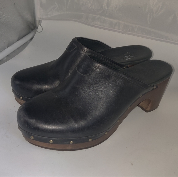 Ugg Black Leather Heeled mules. Sz 8 - Picture 1 of 8